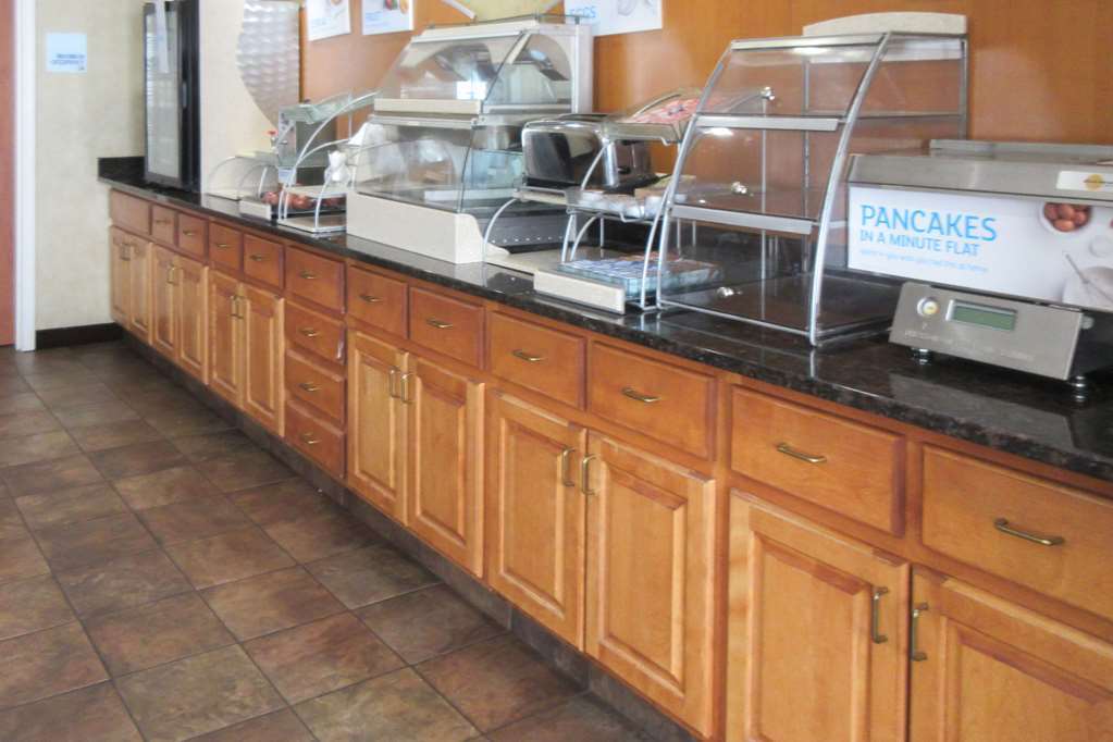 Hotel Clarion Pointe Medford